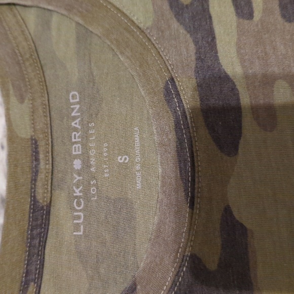 NWT Lucky Brand Camouflage T-Shirt in Size S - Picture 2 of 3